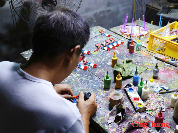 Không gian làm việc của nghệ nhân Đỗ Văn Liên. Ảnh: Vũ Nguyên
