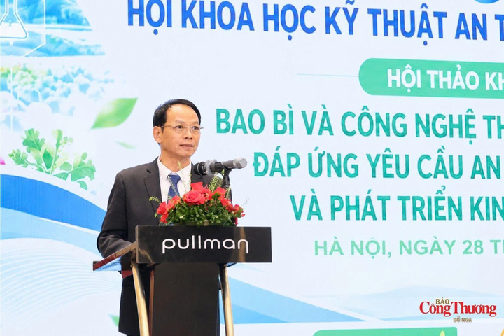 Ông Lê Văn Giang, Chủ tịch Hội Khoa học Kỹ thuật An toàn thực phẩm Việt Nam (VINAFOSA) phát biểu tại sự kiện