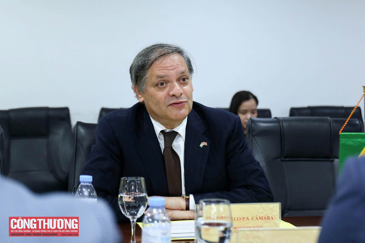 Ngài Marcelo Paz Saraiva Câmara, Đại sứ Đặc mệnh Toàn quyền Cộng hòa Liên bang Brazil tại Việt Nam.