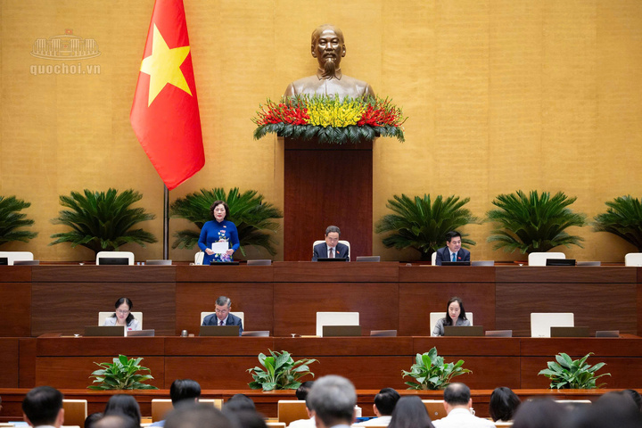 Sáng 28/10, tiếp tục chương trình Kỳ họp thứ 2, Quốc hội khóa XVI thảo luận tại hội trường.