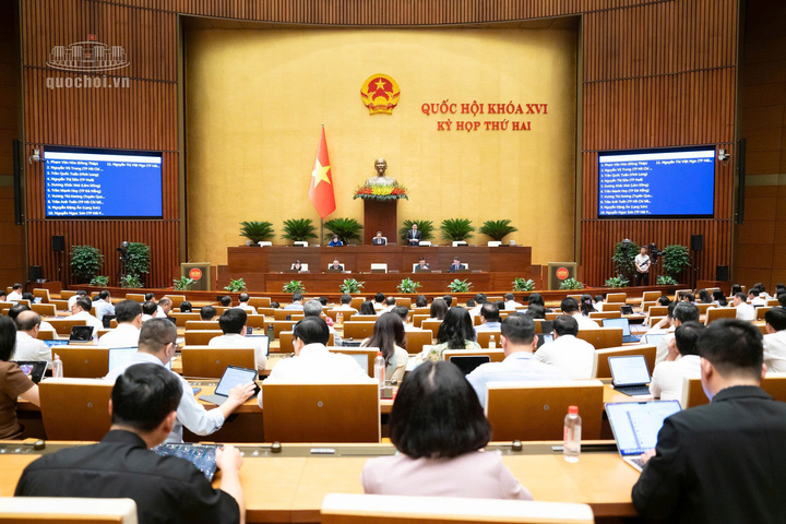 Ngày 28/10/2026, Quốc hội khóa XVI thảo luận tại hội trường về dự án Luật sửa đổi, bổ sung một số điều của Luật Thương mại, Luật Cạnh tranh, Luật Quản lý ngoại thương và Luật Bảo vệ quyền lợi người tiêu dùng.