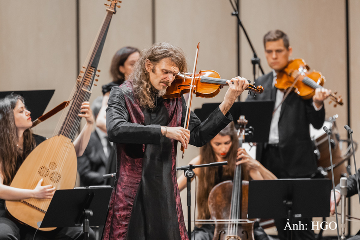 Nhạc trưởng kiêm nghệ sĩ violin Stefan Plewniak sẽ dẫn dắt Dàn nhạc Nhà hát Opera Hoàng gia Versailles trong “Four seasons with love”.