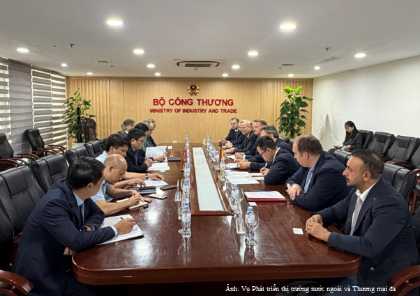 Quang cảnh buổi làm việc.