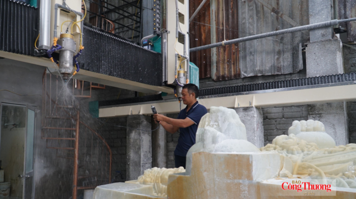 Máy CNC điêu khắc đá của Công ty TNHH Sản xuất và kinh doanh đá mỹ nghệ Cao Trang Đà Nẵng (phường Ngũ Hành Sơn) được thụ hưởng hỗ trợ 300 triệu đồng từ nguồn kinh phí khuyến công Đà Nẵng năm 2026.