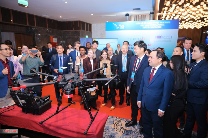 Triển lãm các sản phẩm, giải pháp công nghệ chiến lược tiêu biểu trong khuôn khổ Tuần lễ Số Quốc tế Việt Nam