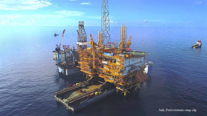 Lắp đặt ngoài khơi giàn CPP Sao Vàng - Ảnh: Petrovietnam cung cấp