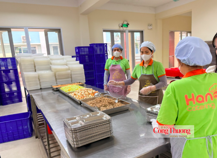 Công tác kiểm tra, giám sát an toàn thực phẩm tại các bếp ăn trường học được đề xuất tăng cường nhằm bảo vệ sức khỏe học sinh.