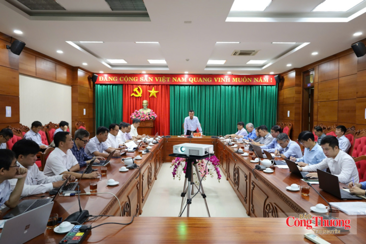 UBND tỉnh Đắk Lắk làm việc với Tổng công ty Điện lực miền Trung  về nguy cơ quá tải lưới điện và hạn chế khả năng giải tỏa công suất các nhà máy điện trên địa bàn.