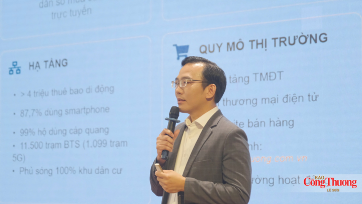 Ông Võ Văn Khanh, Trưởng Đại diện Hiệp hội Thương mại điện tử Việt Nam (VECOM) tại miền Trung - Tây Nguyên trình bày tham luận tại buổi tập huấn.