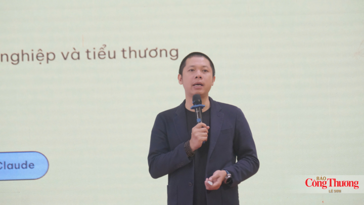 Diễn giả Nguyễn Tiến Huy, Nhà sáng lập, kiêm Tổng Giám đốc Pencil Group trình bày tham luận tại buổi tập huấn.