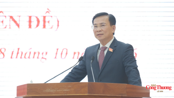 Chủ tịch UBND tỉnh Lâm Đồng Hồ Văn Mười thông qua tờ trình giới thiệu bầu chức danh Phó Chủ tịch UBND tỉnh đối với ông Nguyễn Bá Út.