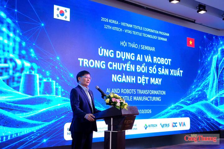 Phó Chủ tịch Hiệp hội Dệt may Việt Nam Trương Văn Cẩm phát biểu tại hội thảo.