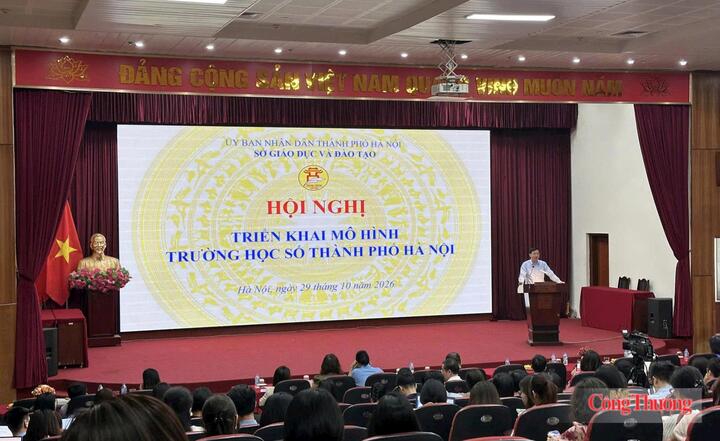 Ông Nguyễn Văn Hiền - Giám đốc Sở Giáo dục và Đào tạo Hà Nội phát biểu tại Hội nghị