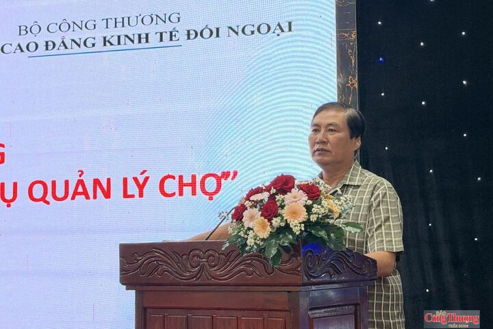 Ông Hứa Trường Sơn, Phó Giám đốc Sở Công Thương, TP. Cần Thơ, phát biểu tại buổi tập huấn.