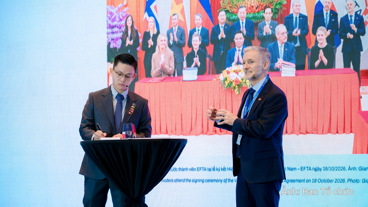 Ngài Stein Iversen, Đại sứ Na Uy tại Việt Nam, trò chuyện cùng Ông David Tuan Anh Nguyen, Giám đốc Điều hành NordCham Việt Nam.