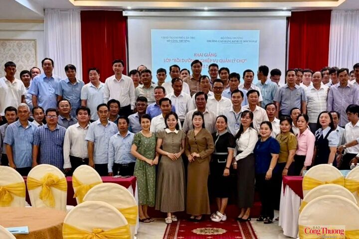 Học viên chụp hình chung tại buổi tập huấn.