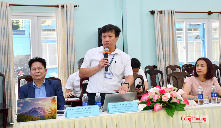 Đại biểu trao đổi, đóng góp ý kiến tại hội nghị.