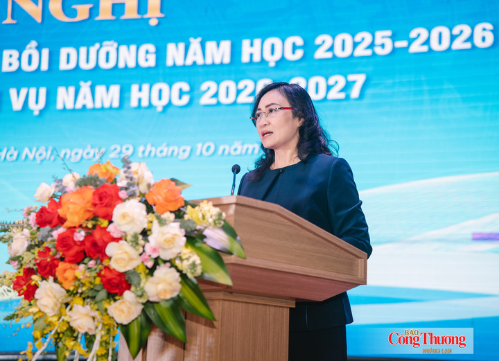 Thứ trưởng Bộ Công Thương Phan Thị Thắng phát biểu tại hội nghị.