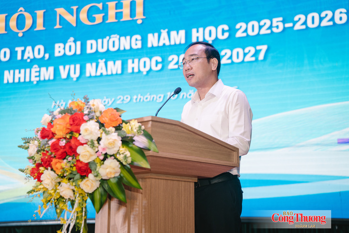 Ông Trần Quang Huy, Vụ trưởng Vụ Tổ chức cán bộ phát biểu tại hội nghị.