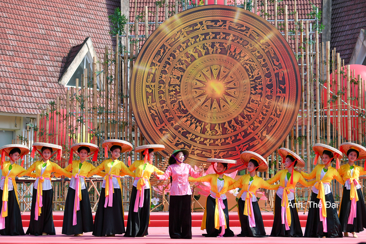 Tuyên truyền ý nghĩa Ngày Văn hóa Việt Nam (24/11), gắn với Ngày hội Đại đoàn kết toàn dân tộc (18/11) và chuỗi hoạt động Tuần văn hóa đại đoàn kết dân tộc, là đợt sinh hoạt chính trị, văn hóa sâu rộng.