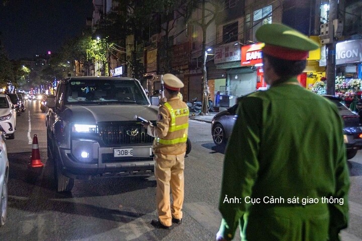 Lực lượng chức năng tăng cường kiểm tra, kiểm soát nồng độ cồn theo kế hoạch.