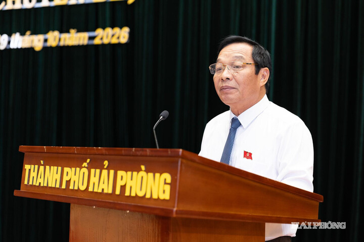 Ông Lê Văn Hiệu, Chủ tịch HĐND TP. Hải Phòng phát biểu tại kỳ họp. Ảnh: Lê Dũng