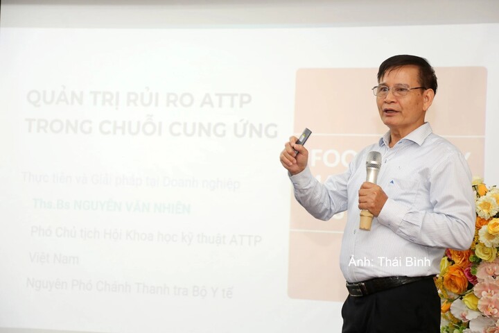 Ths.Bs. Nguyễn Văn Nhiên, nguyên Phó Chánh Thanh tra Bộ Y tế, Phó Chủ tịch Hội Khoa học Kỹ thuật An toàn thực phẩm Việt Nam (Vinafosa).