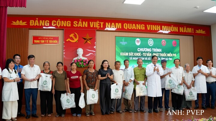 Thông qua chương trình tại Nghi Xuân và Tiên Điền, sự phối hợp giữa PVEP và Bệnh viện Bạch Mai đã góp phần đưa dịch vụ khám, tư vấn sức khỏe đến gần hơn với người dân có hoàn cảnh khó khăn. Ảnh: PVEP