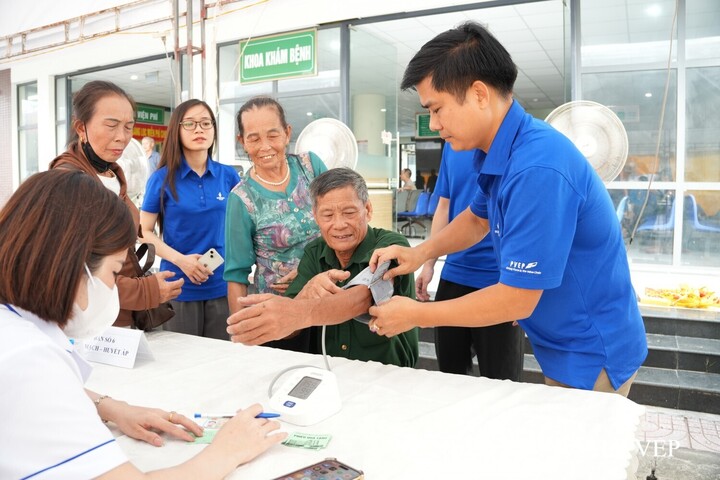 Lực lượng Đoàn Thanh niên PVEP trực tiếp tham gia hỗ trợ các khâu tổ chức. Ảnh: PVEP