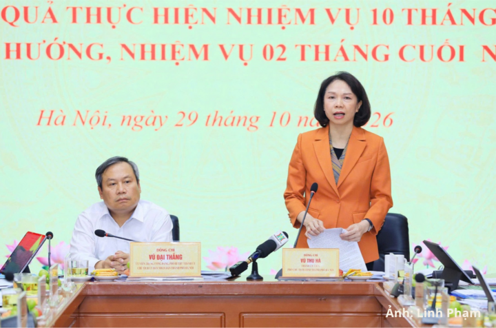 Phó Chủ tịch UBND Thành phố Vũ Thu Hà ghi nhận, đánh giá cao nỗ lực vượt khó của ngành y tế trong duy trì hoạt động chuyên môn.