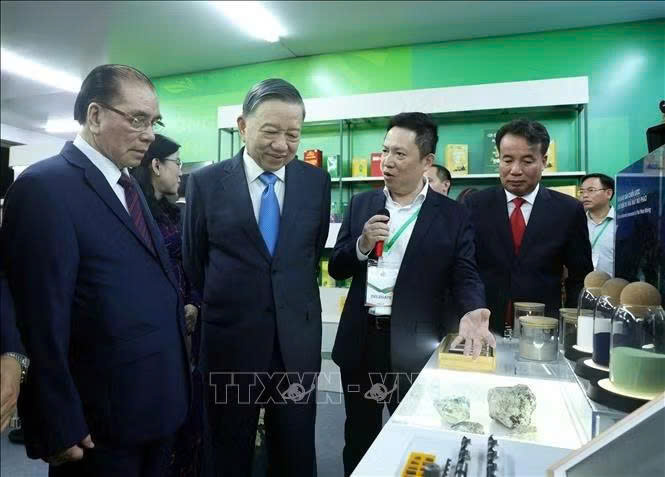 Tổng Bí thư, Chủ tịch nước Tô Lâm thăm không gian thành tựu phát triển kinh tế xã hội và xúc tiến đầu tư tỉnh Thái Nguyên. Ảnh: Thống Nhất/TTXVN