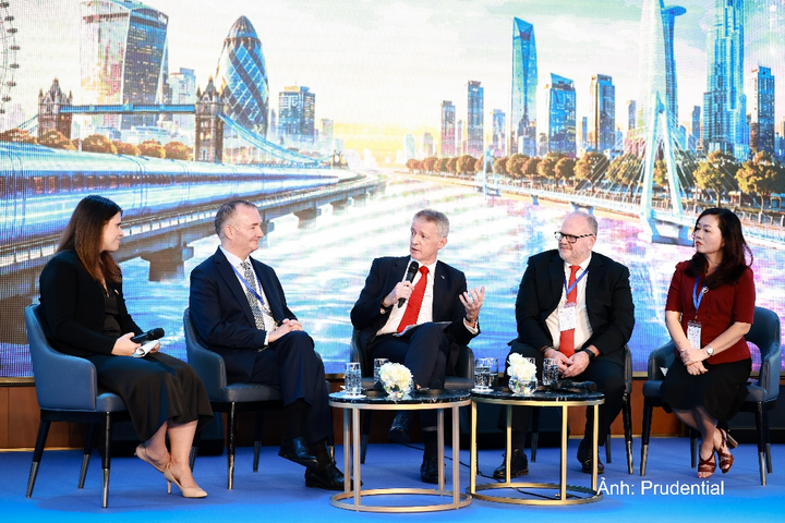 Ông Conor M O'Neill - Phó Tổng giám đốc Tài chính Prudential Việt Nam chia sẻ trong phiên thảo luận.