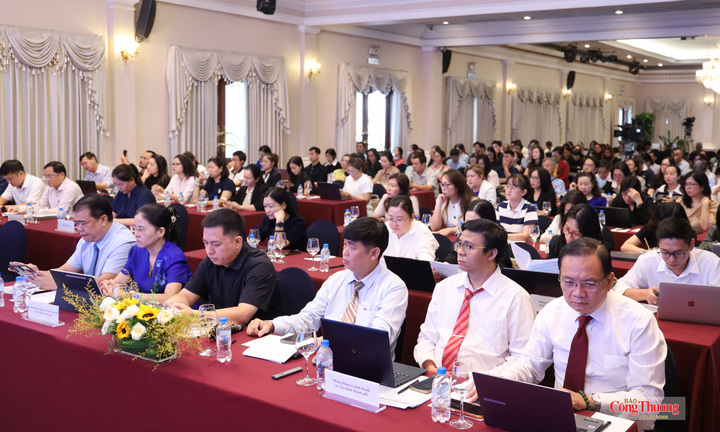 Đại biểu tham dự hội nghị.