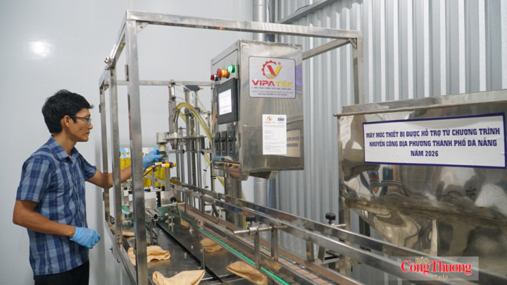 Máy chiết rót, một trong 4 thiết bị trong hệ thống máy móc thiết bị tại Hợp tác xã sản xuất dầu nguyên chất Bảo Tâm được chương trình khuyến công Đà Nẵng năm 2026 hỗ trợ 50% kinh phí đầu tư.