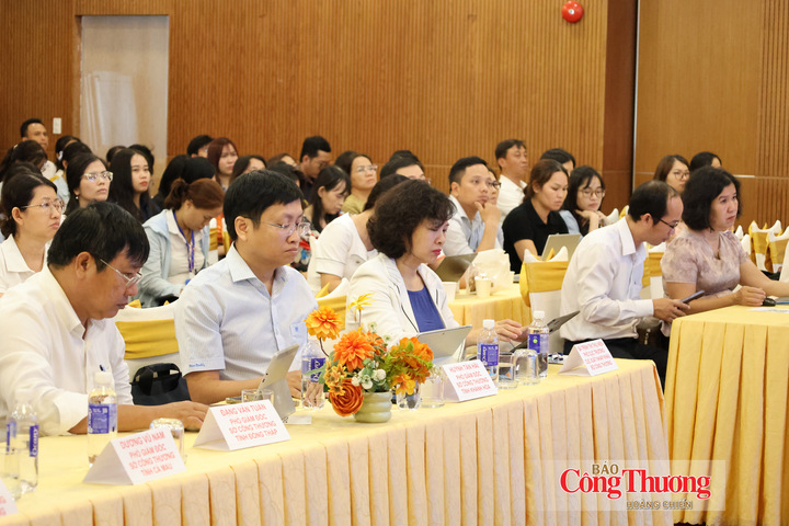 Các đại biểu tham dự hội nghị.