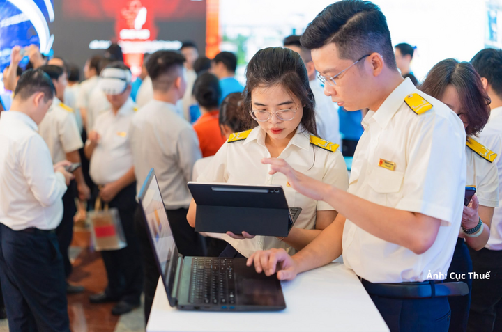 Cơ quan thuế không gọi điện yêu cầu người dân kết bạn mạng xã hội để hướng dẫn cài phần mềm hoàn thuế, giảm thuế.