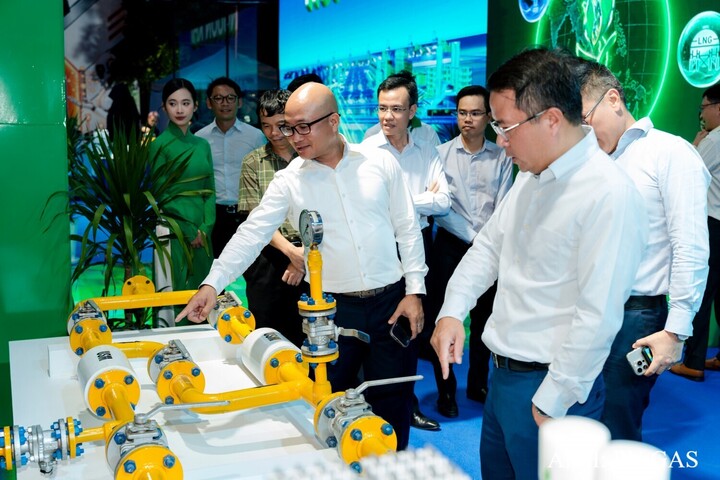 Các mô hình sản phẩm, thiết bị và hạ tầng công nghiệp khí được giới thiệu tại gian hàng triển lãm PV GAS. Ảnh: PV GAS