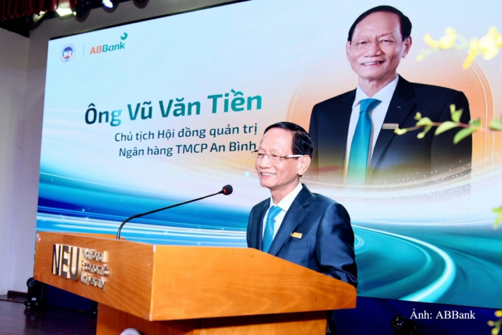 Chủ tịch ABBank Vũ Văn Tiền phát biểu tại sự kiện