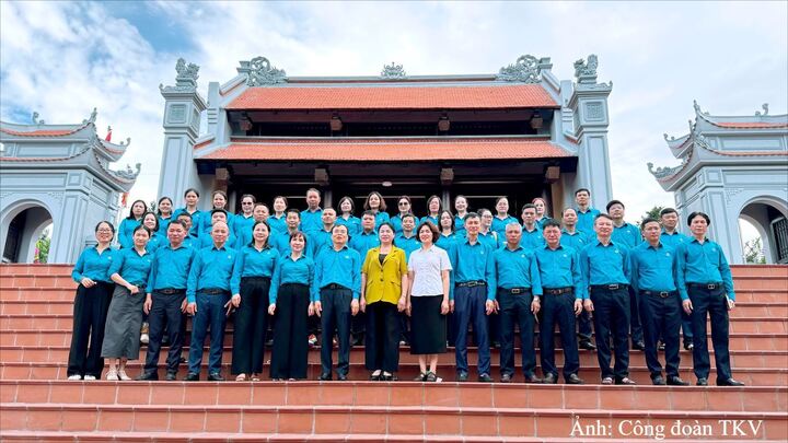 Đoàn cán bộ, đoàn viên Công ty Tuyển than Cửa Ông tham gia chương trình “Về nguồn”, hướng tới kỷ niệm 90 năm Ngày Truyền thống công nhân Vùng mỏ - Truyền thống ngành Than