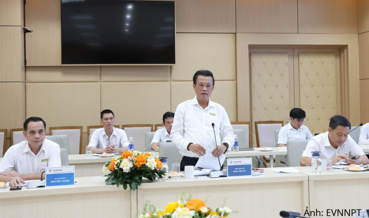 Tổng giám đốc EVNCPC Ngô Tấn Cư phát biểu tại buổi làm việc.