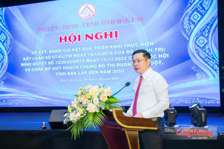 Ông Đỗ Hữu Huy, Chủ tịch UBND tỉnh Đắk Lắk phát biểu tại hội nghị.