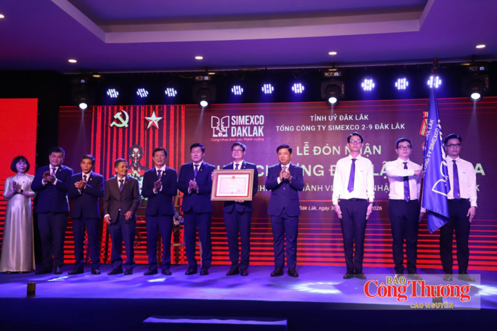 Tổng công ty Simexco 2-9 Đắk Lắk vinh dự đón nhận Huân chương Độc lập hạng Ba.