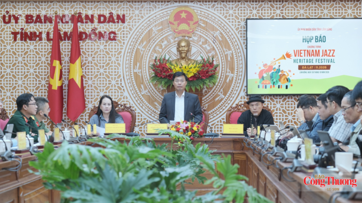 Quang cảnh buổi họp báo.