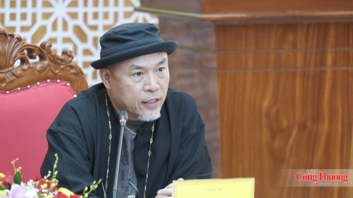 Nhạc sĩ Huy Tuấn, Tổng đạo diễn chương trình thông tin tại buổi họp báo.