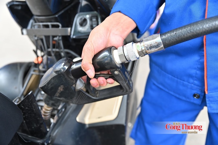 Giá xăng Việt Nam thấp hơn đà tăng của giá thế giới.