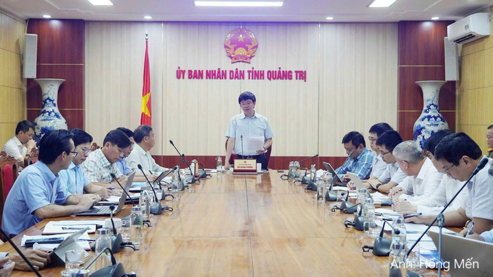 Chủ tịch UBND tỉnh Quảng Trị Bùi Hoàng Phương chủ trì buổi làm việc.