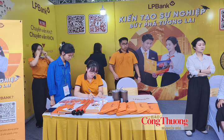Sự tham gia của các doanh nghiệp thuộc nhiều lĩnh vực cho thấy nhu cầu kết nối với nguồn nhân lực trẻ trải rộng từ sản xuất công nghiệp đến công nghệ, tài chính và dịch vụ