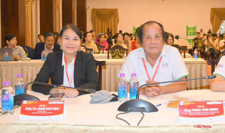 Đại biểu tham dự sự kiện.