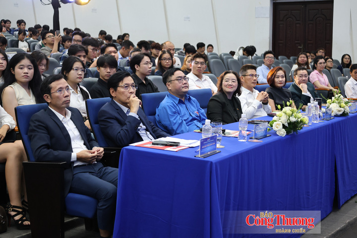 Các đại biểu tham dự lễ trao giải Tuổi Trẻ Startup Award 2026