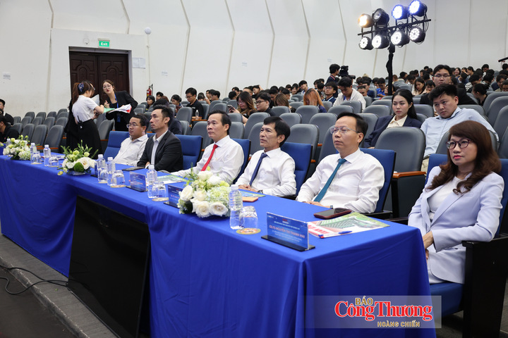 Các đại biểu tham dự lễ trao giải